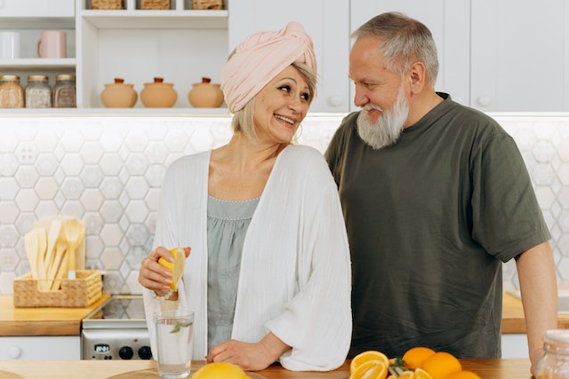 A Seniors Guide To Maintaining Healthy Glowing Skin